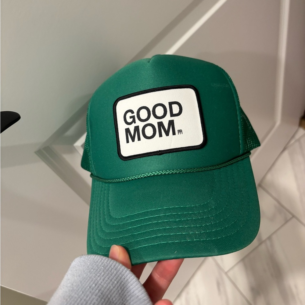 Momland hat 🍓 good mom green hat